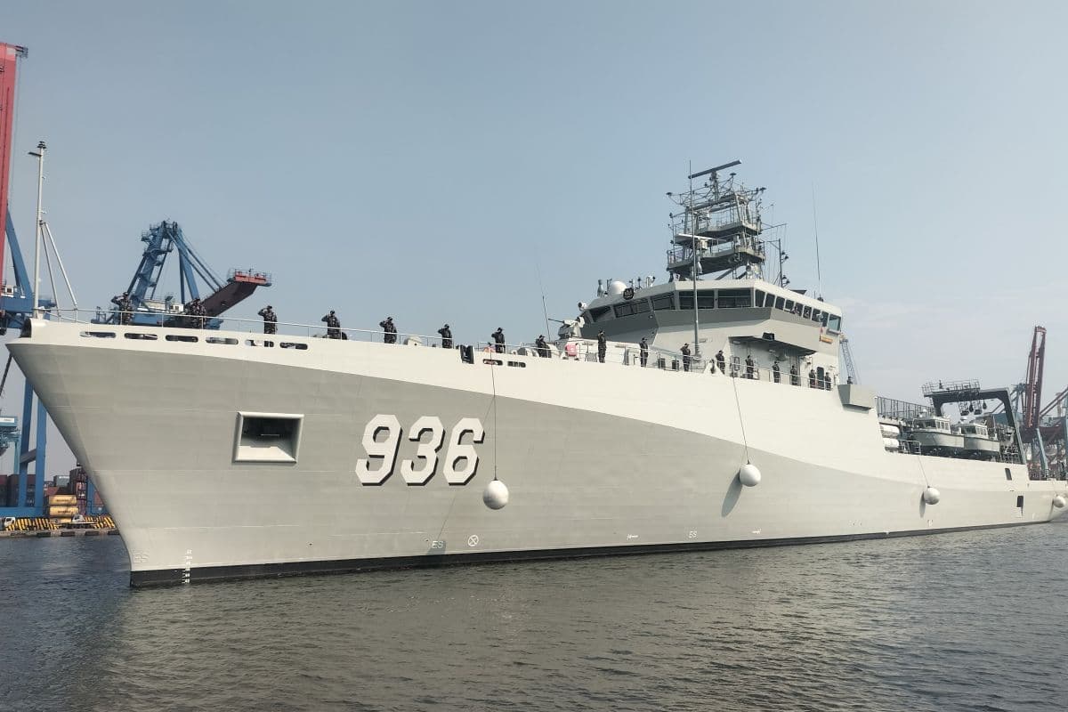 Pertama di Indonesia, TNI AL Resmi Terima KRI Penyelamat Kapal Selam