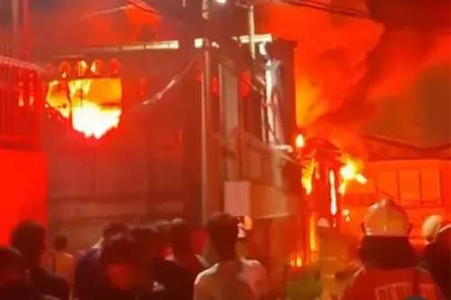 Kebakaran Besar Hanguskan 4 Gudang di Jakbar, Ledakan Beruntun Picu Kepanikan Warga