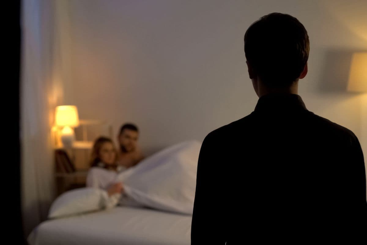 Tiga Hari Bersama Selingkuhan, Istri Tersungkur Minta Ampun