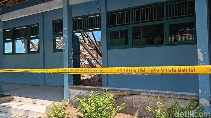 Atap Sekolah Ambruk di Sragen, Siswa Mengaku Terjepit 10 Menit hingga Kaki Retak