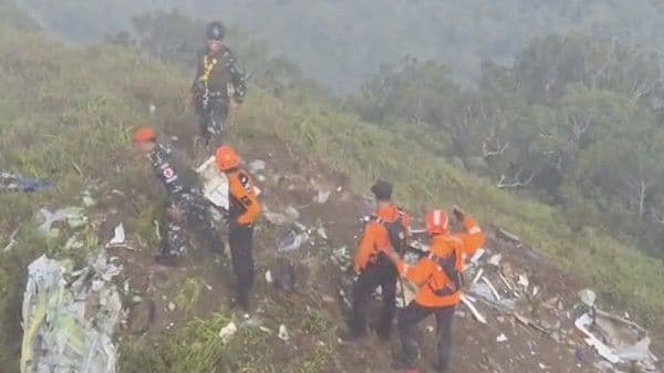 Sulit Evakuasi Korban Pesawat ATR, Tim SAR Camp di Puncak Bulusaraung
