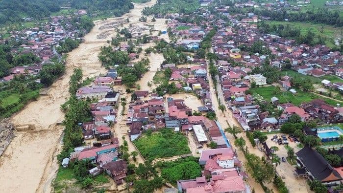 Banjir Bandang Terjang Padang, Ribuan Warga Terdampak