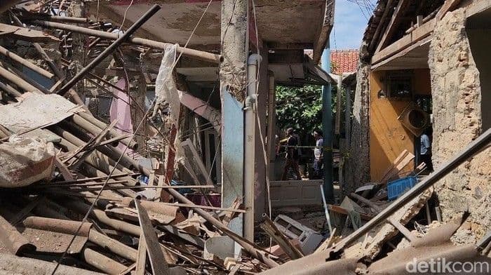 Gas Meledak Hancurkan Rumah di Pamulang, Beberapa Warga Terluka