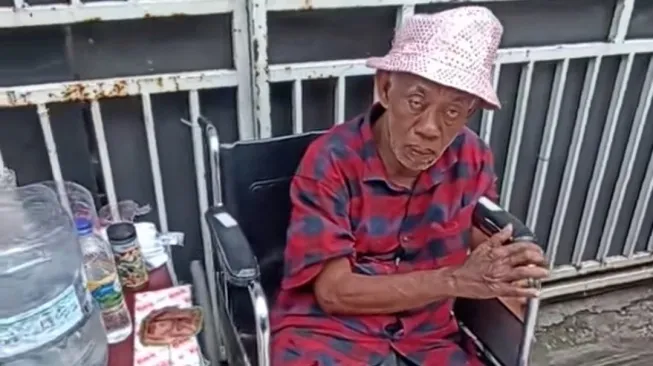 Kisah Pilu Pak Tarno: Pesulap Legendaris yang Kini Bertahan dengan Kursi Roda