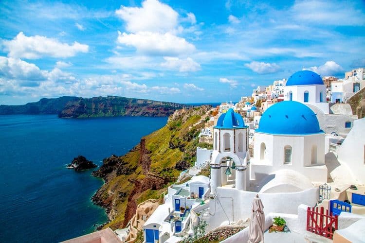 Santorini, Pulau Instagrammable yang Terancam oleh Overtourism