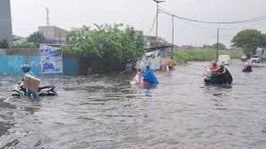 Banjir di Tangerang, Sejumlah Kendaraan Mogok